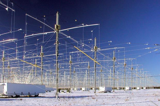 180 Antennen mit Hochfrequenztransmittern stehen in Gakona, Alaska. Man kennt sie als 