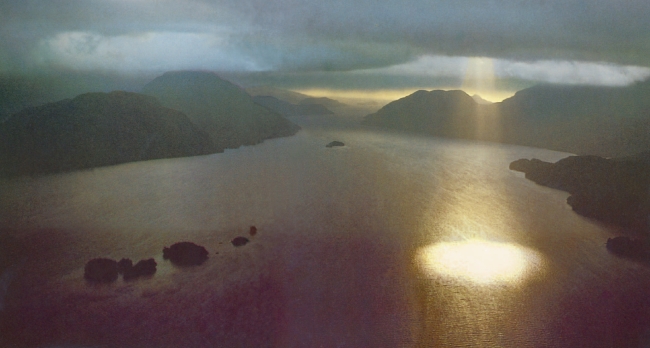 Himmlischer Gruß am Dusky Sound, Neuseeland. So mochte einst das alte Lemurien ausgesehen haben, von dem Neuseeland ein Teil war.