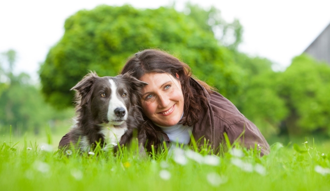 Christiane Rohn mit ihrem Privathund, Border Collie Neam