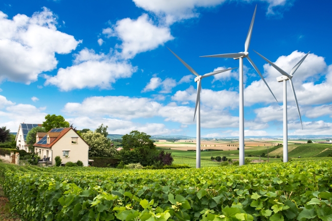 Die Druckwellen von Windturbinen können noch in zwanzig Kilometern Entfernung gemessen werden. Und: Gebäude schirmen Infraschall nicht ab!