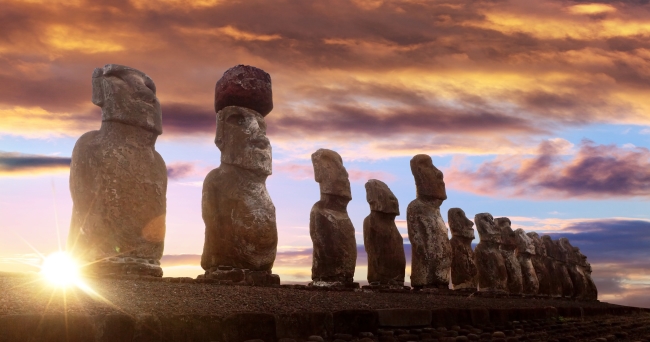 Überreste einer gigantischen zyklopischen Kultur: Die Statuen auf der Osterinsel – da, wo einst der versunkene Kontinent Lemuria lag.