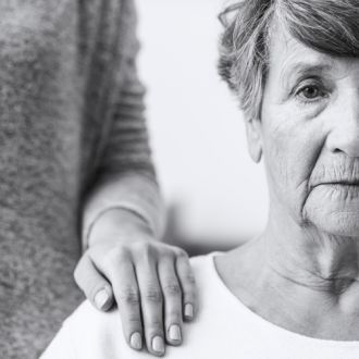 Die Wahrscheinlichkeit an Alzheimer zu erkranken könnte sich durch ein starkes Absinken des Vitamin D-Gehalts im Blut älterer Menschen verdoppeln.